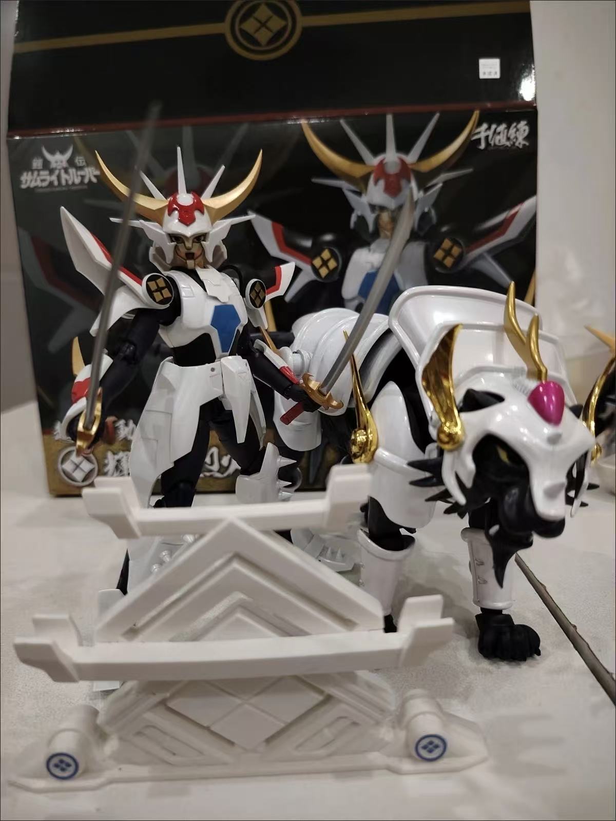 Yoroiden Samurai Troopers Roni - Bandai Tamashii Nations S.H.Figuarts recension och pris